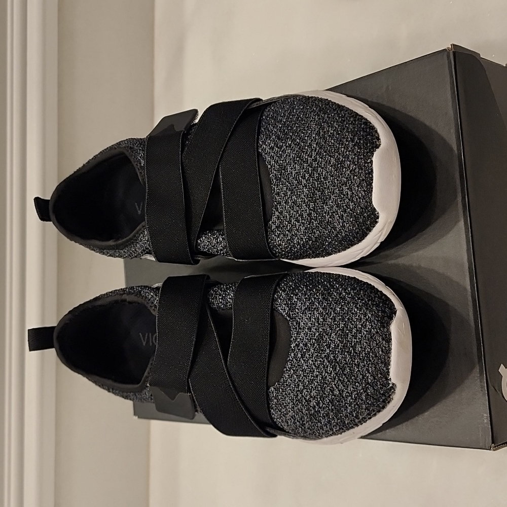 Vionic tennis shoes